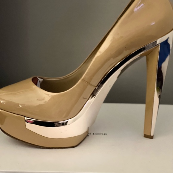 Stepping Out in Style - Picture 3 of 8